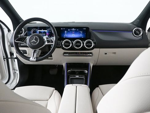 Certified 2025 Mercedes-Benz GLA 250 image 17
