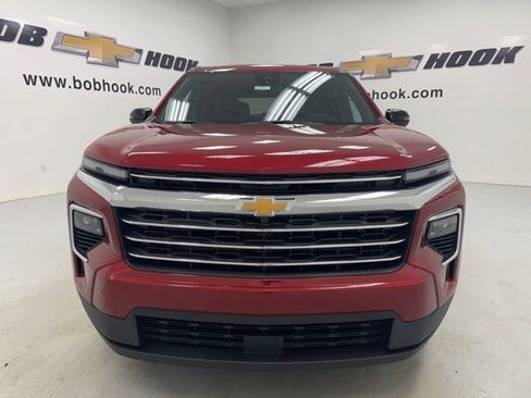 New 2026 Chevrolet Traverse LT w/ Sun and Wheel Package FWD image 2