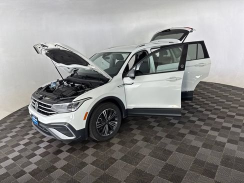 Used 2024 Volkswagen Tiguan Wolfsburg Edition AWD/4WD image 11
