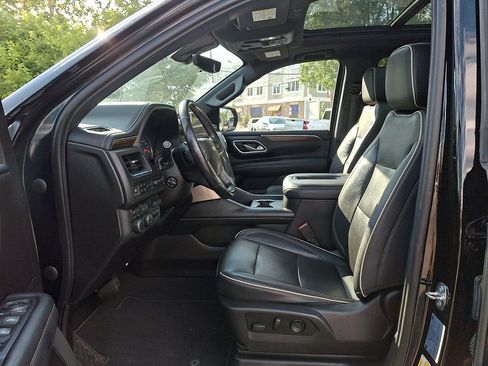 Used 2021 Chevrolet Suburban Premier w/ Premium Package AWD/4WD image 14
