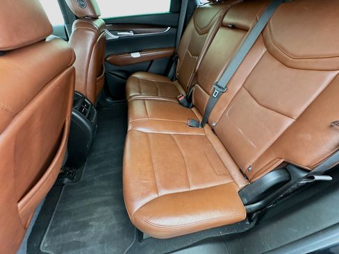 Used 2021 Cadillac XT5 Premium Luxury FWD image 16