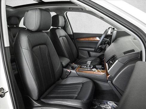 Used 2023 Audi Q5 2.0T Premium Plus w/ Premium Plus Package AWD/4WD image 21