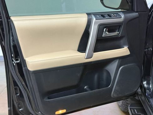 Used 2018 Toyota 4Runner SR5 Premium RWD image 21
