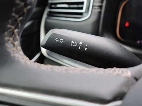 Used 2023 Jeep Wagoneer 4WD image 20