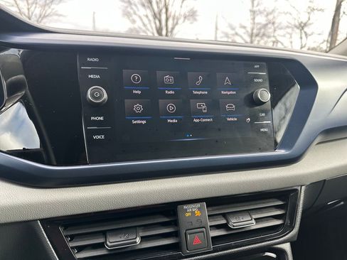 Used 2023 Volkswagen Taos SE image 9