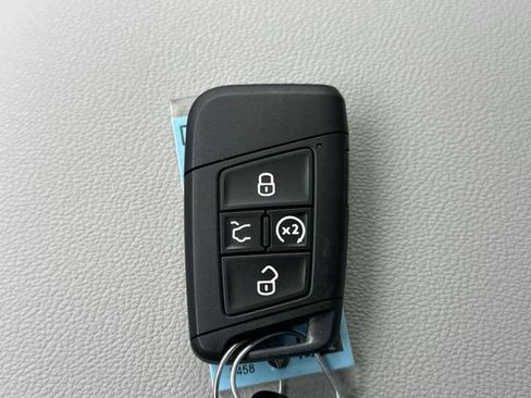 New 2026 Volkswagen Taos SE image 34