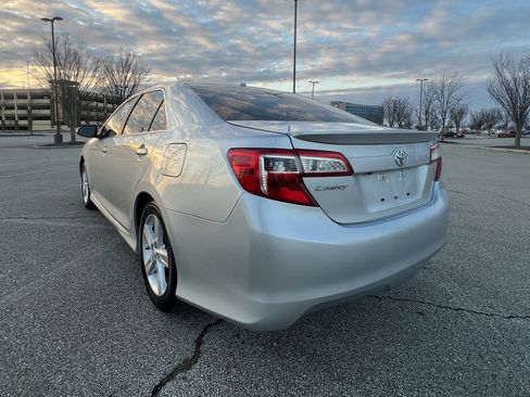 Used 2013 Toyota Camry SE w/ Convenience Pkg image 3