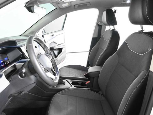 Certified 2023 Volkswagen Taos SE w/ Panoramic Sunroof Package FWD image 20