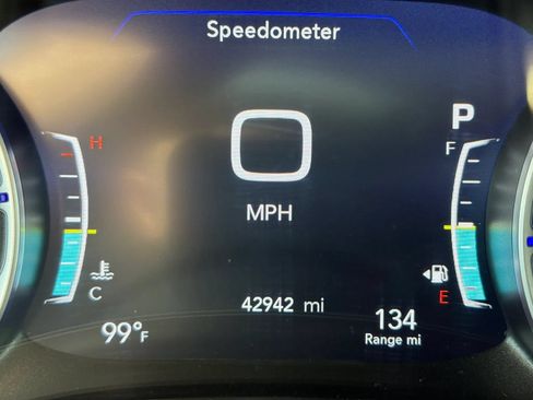 Used 2024 Chrysler Pacifica Touring-L FWD image 23