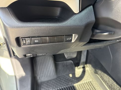 Used 2022 Toyota RAV4 XLE Premium image 17