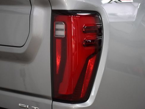 Used 2025 GMC Sierra 2500 SLT w/ SLT Premium Package AWD/4WD image 19