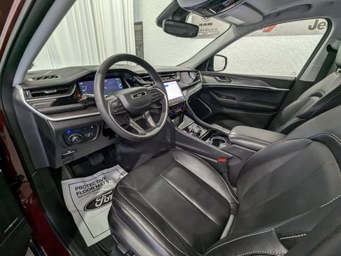 Used 2023 Jeep Grand Cherokee 4x4 image 16