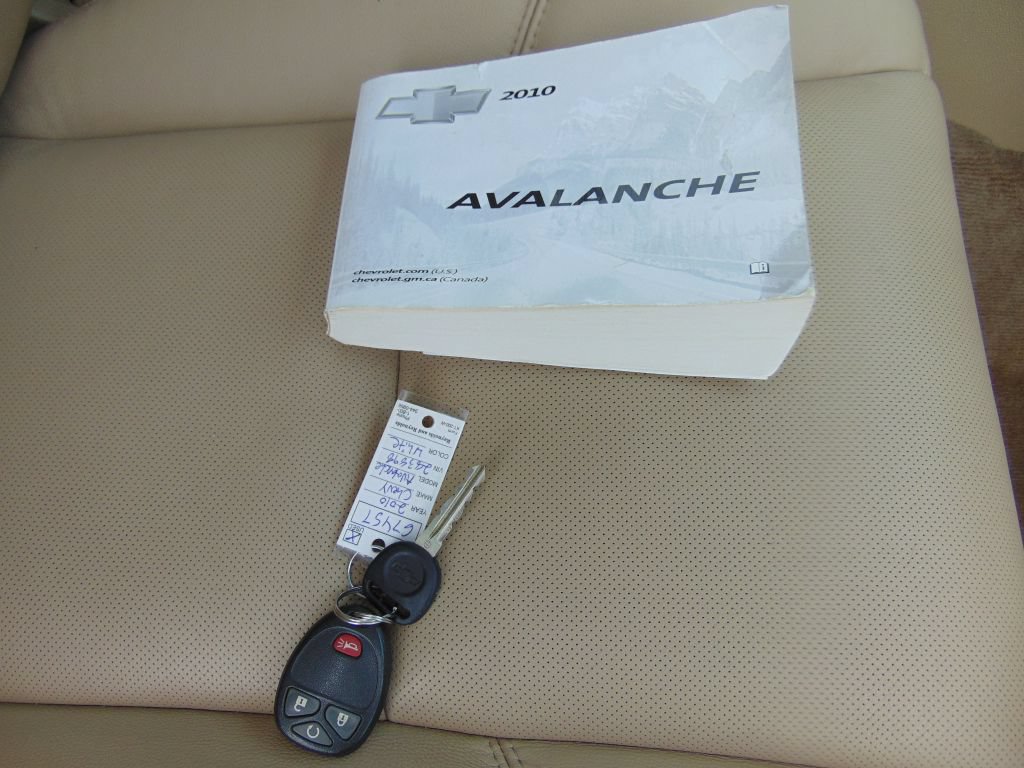Used 2010 Chevrolet Avalanche LTZ AWD/4WD image 10