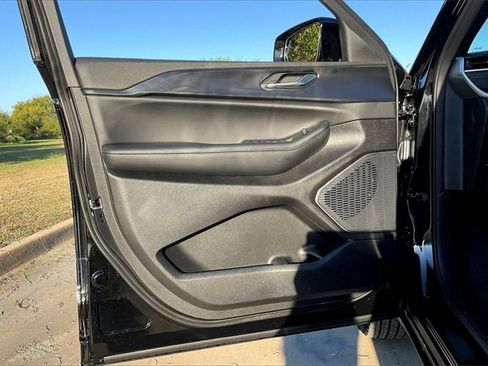 New 2025 Jeep Grand Cherokee L Altitude image 10