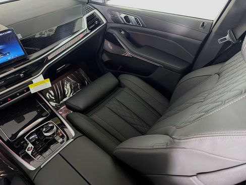 Certified 2025 BMW X7 M60i AWD/4WD image 25