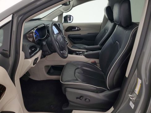 Used 2023 Chrysler Pacifica Limited image 12