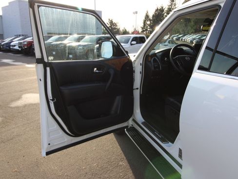 Used 2021 Nissan Armada SL w/ Captain's Chairs Package image 12