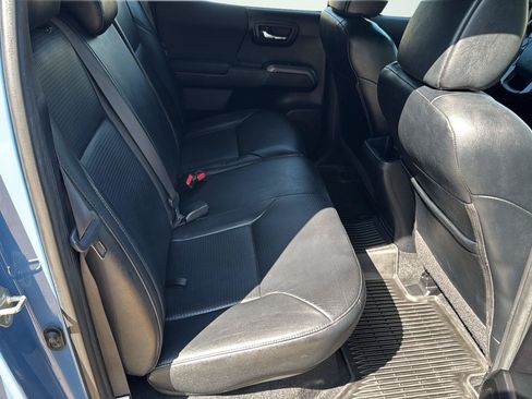 Used 2019 Toyota Tacoma TRD Off-Road AWD/4WD image 25