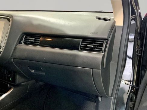 Used 2020 Mitsubishi Outlander SE FWD image 18