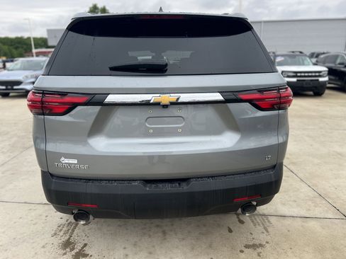 Used 2023 Chevrolet Traverse LT FWD image 5