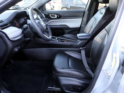 Used 2025 Jeep Compass Limited AWD/4WD image 30
