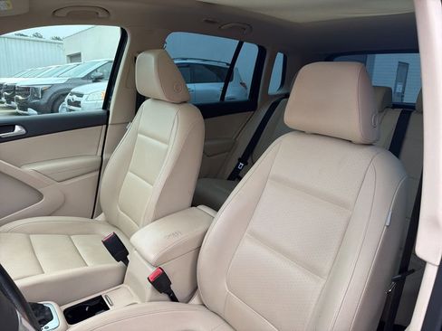 Used 2016 Volkswagen Tiguan SE image 19