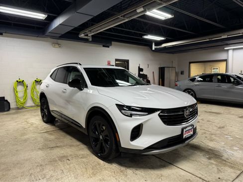 Used 2022 Buick Envision Essence w/ Technology Package I image 2