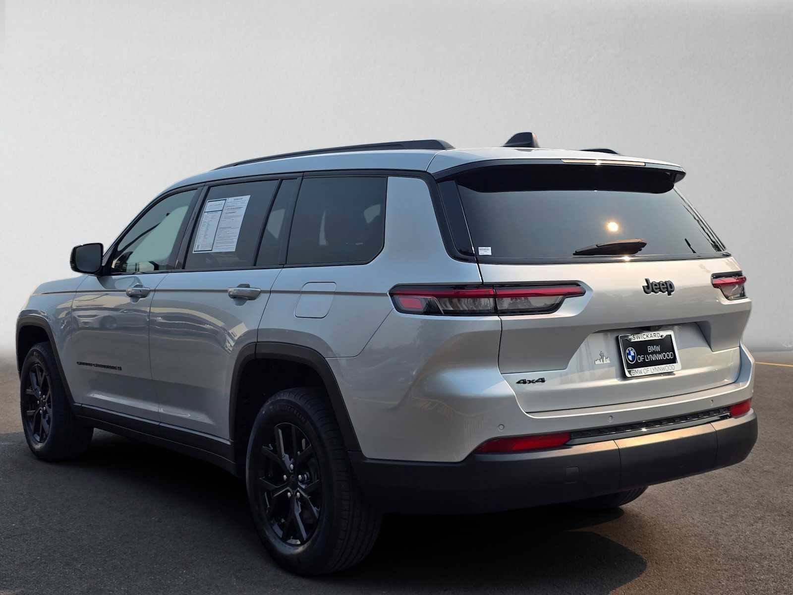 Used 2024 Jeep Grand Cherokee L Altitude AWD/4WD image 5