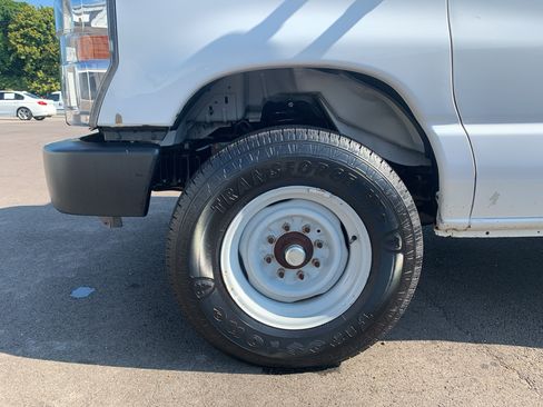 Used 2022 Ford E-350 and Econoline 350 Super Duty w/ Power Windows & Locks Group RWD image 11