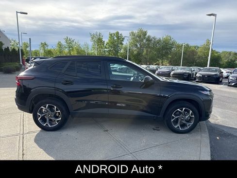 Used 2025 Chevrolet Trax LT w/ LT Convenience Package FWD image 5