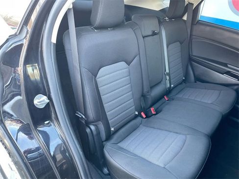 Used 2020 Ford Edge SE image 25