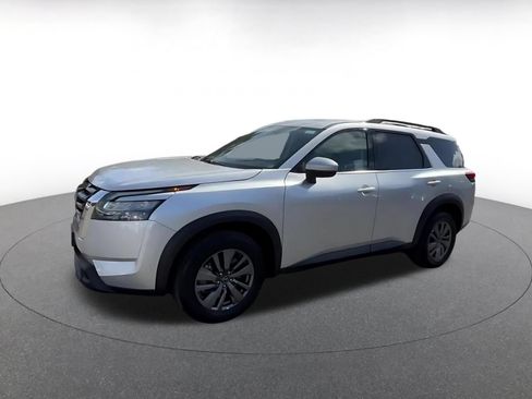Used 2025 Nissan Pathfinder SV FWD image 8