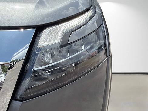 Used 2023 Nissan Pathfinder S FWD image 9