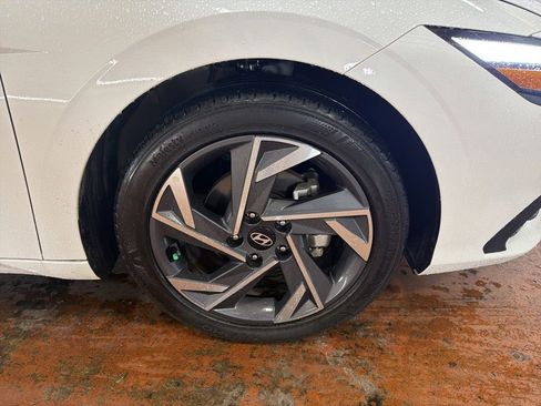 Certified 2025 Hyundai Elantra Sport FWD image 9