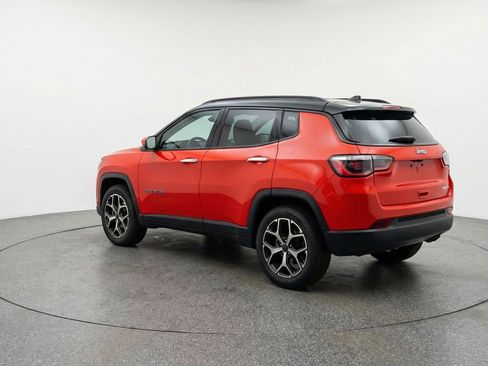 Used 2025 Jeep Compass Limited image 5