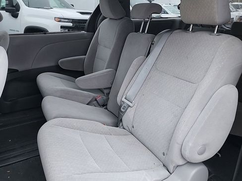 Used 2019 Toyota Sienna LE image 7
