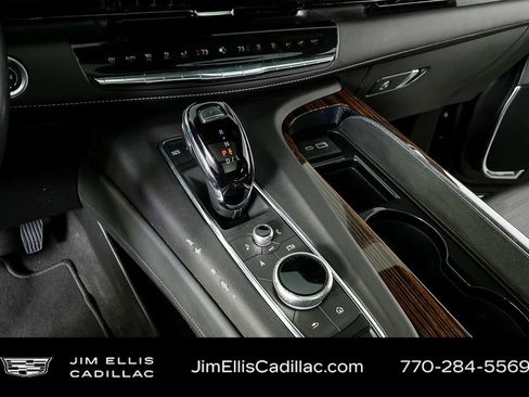 Used 2024 Cadillac Escalade ESV Premium Luxury image 19