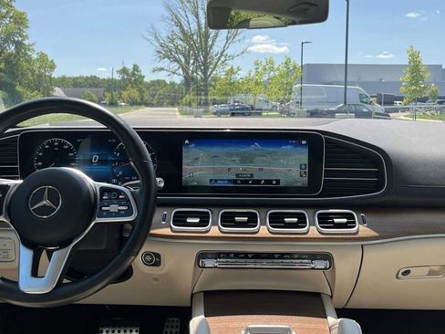 Used 2022 Mercedes-Benz GLS 450 4MATIC image 26