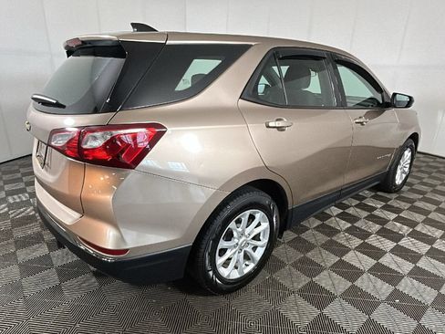 Used 2018 Chevrolet Equinox LS FWD image 3
