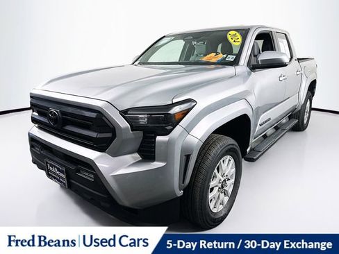 Used 2024 Toyota Tacoma SR5 image 3