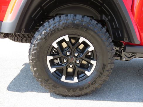 New 2025 Jeep Gladiator Rubicon image 12