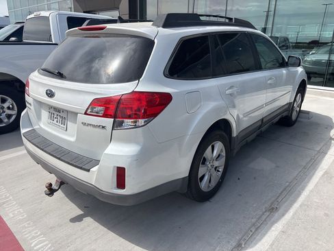 Used 2011 Subaru Outback 2.5i Limited AWD/4WD image 9