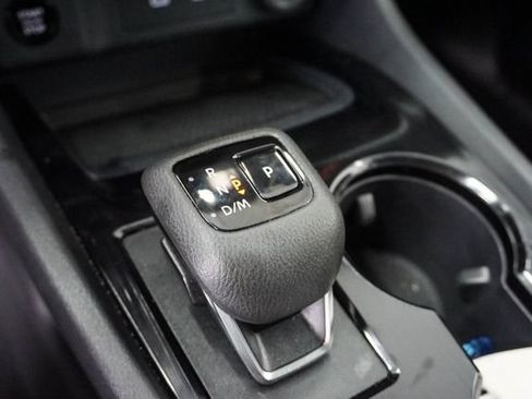 Used 2025 Nissan Rogue SV FWD image 14