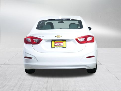 Used 2017 Chevrolet Cruze LT w/ Sun And Sound Package FWD image 6