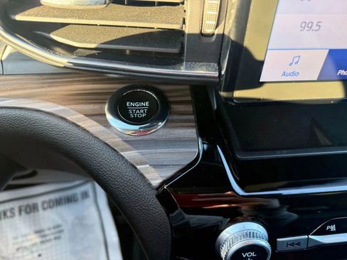 Used 2023 Ford Explorer Limited image 34