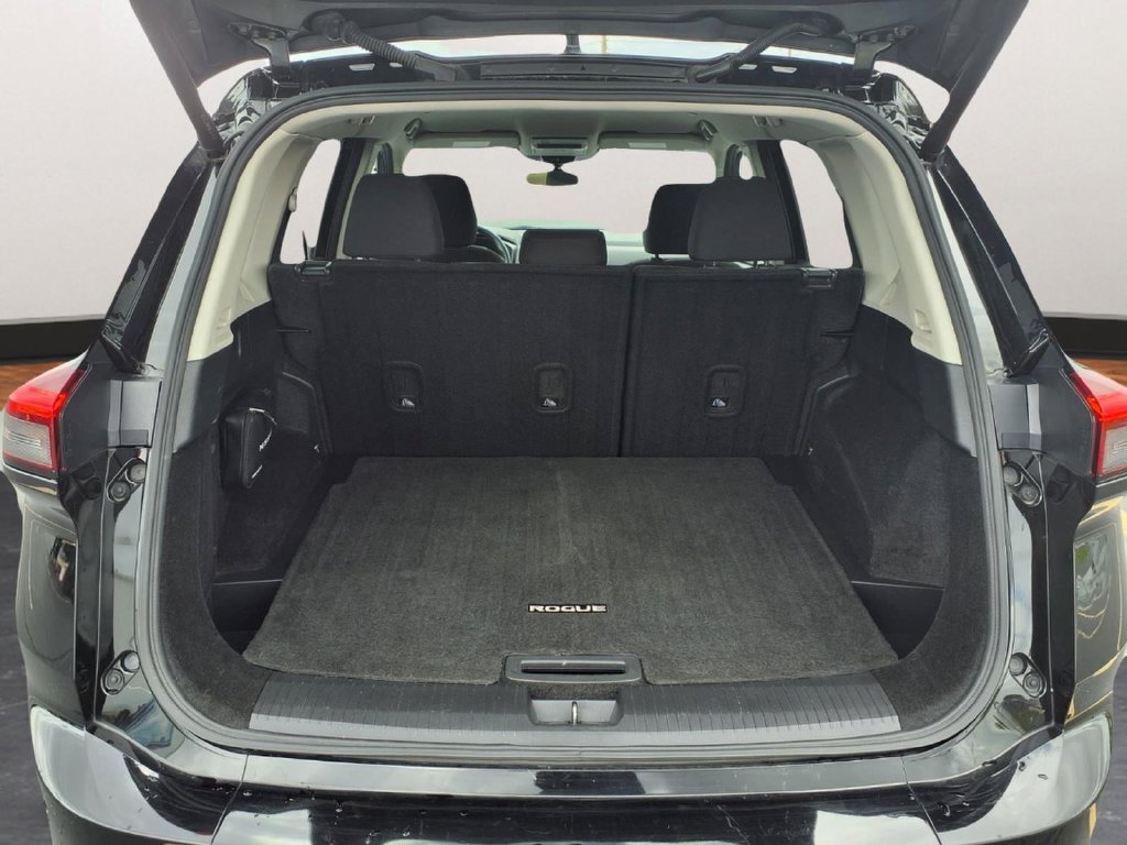 Used 2024 Nissan Rogue SV FWD image 22