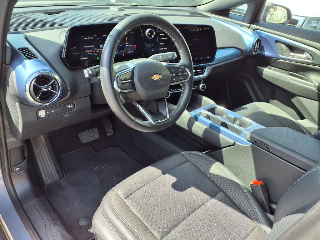 Used 2025 Chevrolet Equinox EV LT w/ Convenience Package FWD image 4