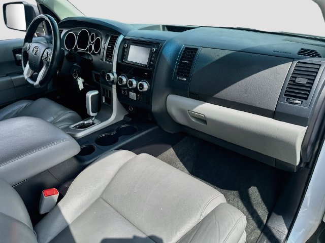 Used 2017 Toyota Sequoia Limited AWD/4WD image 32