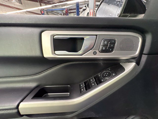Used 2021 Ford Explorer Limited w/ Equipment Group 301A AWD/4WD image 29