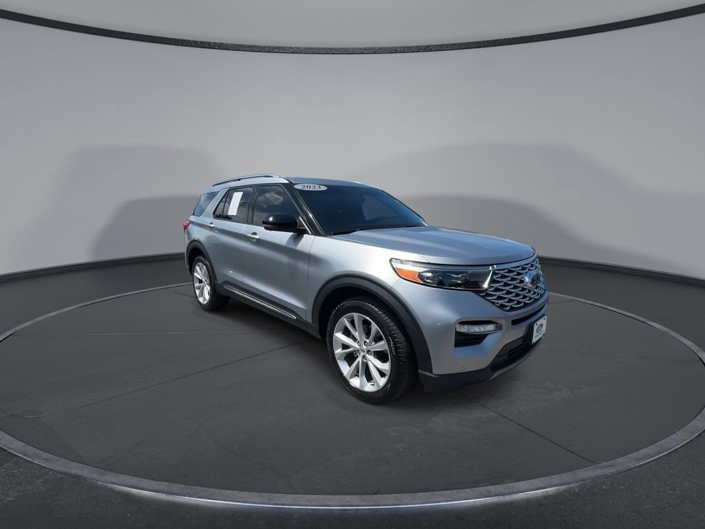 Used 2023 Ford Explorer Platinum w/ Technology Package AWD/4WD image 3